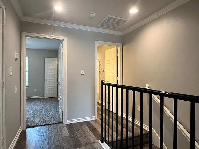 1655 S Kennedy Ave — Photo 9