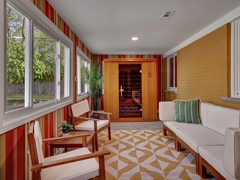 457 E Hurst Dr — Photo 17