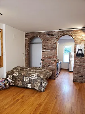 Rented by Tyler Vincent Real Estate Inc | media 14