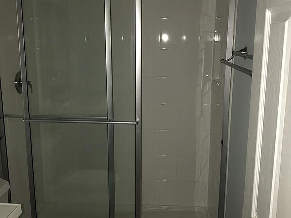 Full bath off hallway