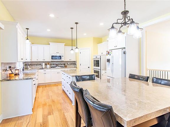 5th image of 17795 Stoney Creek Ln