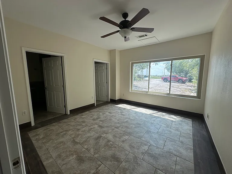 170 Interstate Dr #D — Photo 8