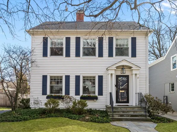 1917 Greenwood Ave, Wilmette, IL 60091