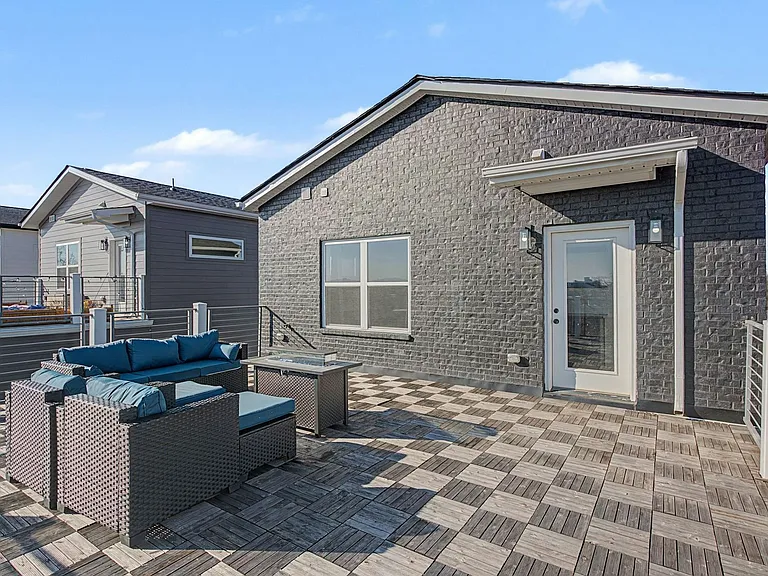 1241 N Avondale Cir #121 — Photo 2