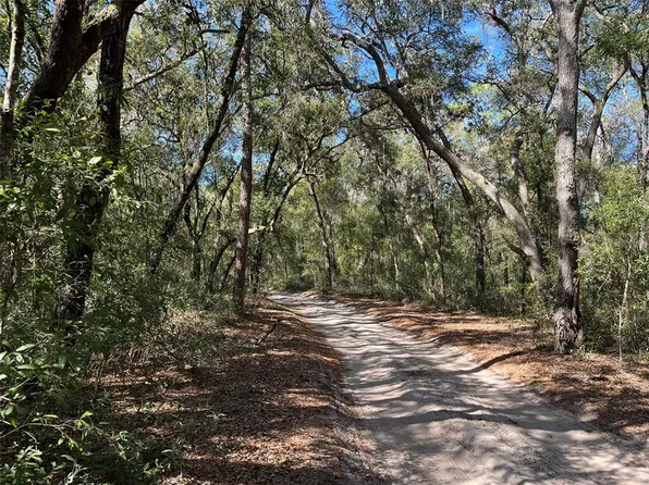 104 Sunset Ln, Interlachen, FL 32148