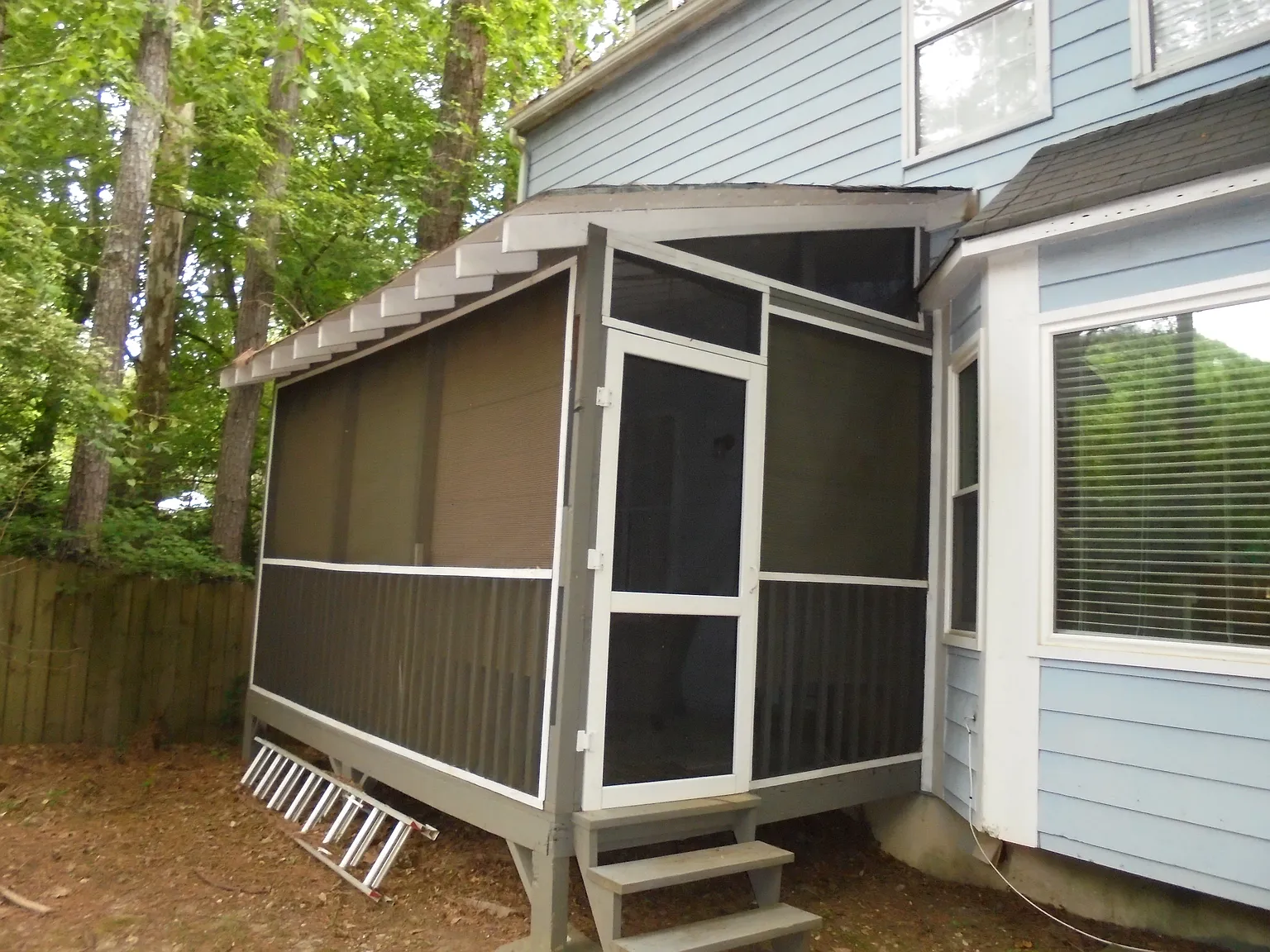 4 bed, 2.5 bath, 1956 sqft, $2,390 — Photo 3