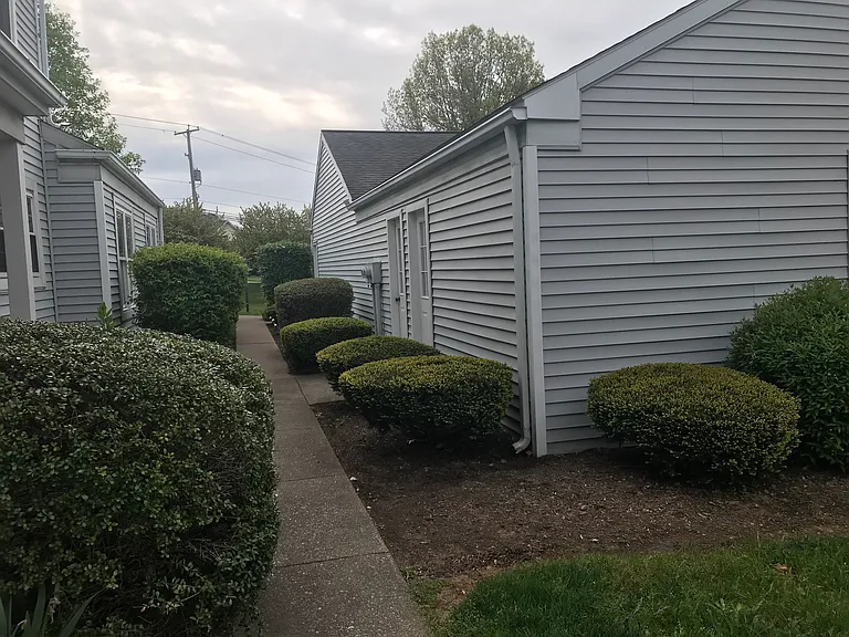 222 Cambridge Ct — Photo 4
