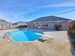 9873 Parker Lake Cir, Navarre, FL 32566