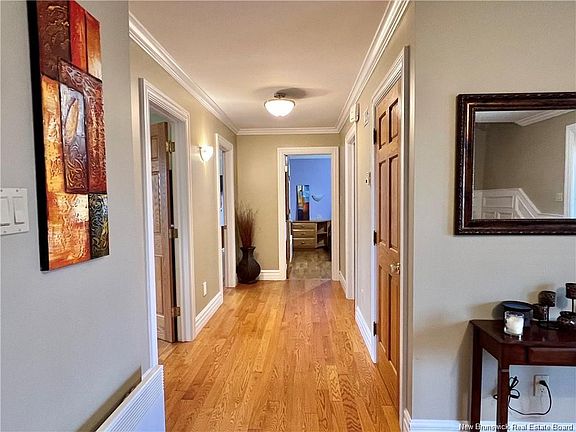 5th image of 245 Beaulieu St