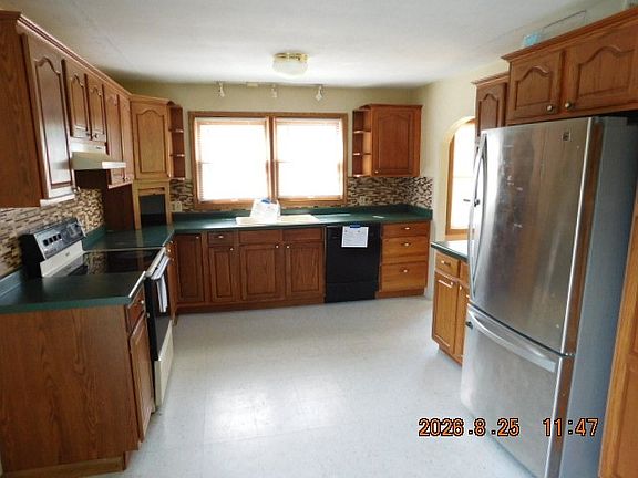 4th image of 817 E 5th Street N