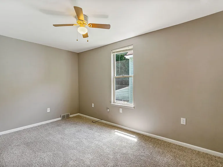 1231 Adon St — Photo 9