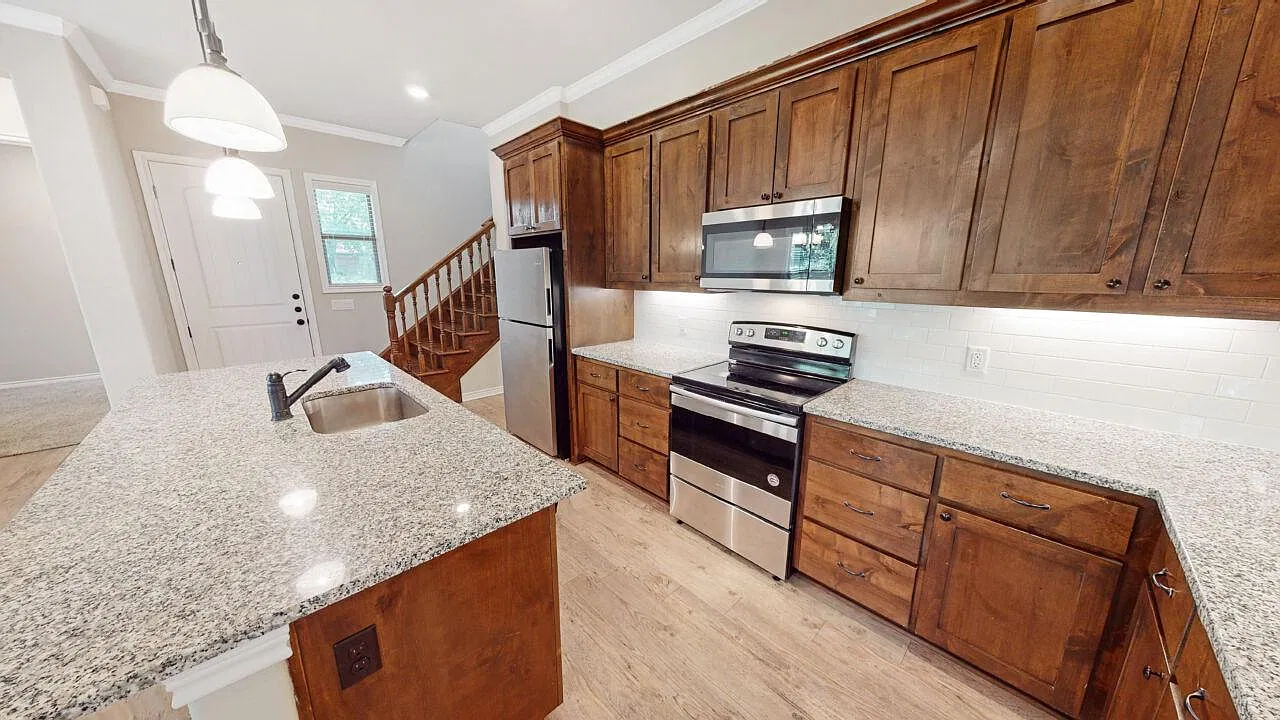 5 bed, 5.5 bath, 2196 sqft, $4,695 — Photo 4