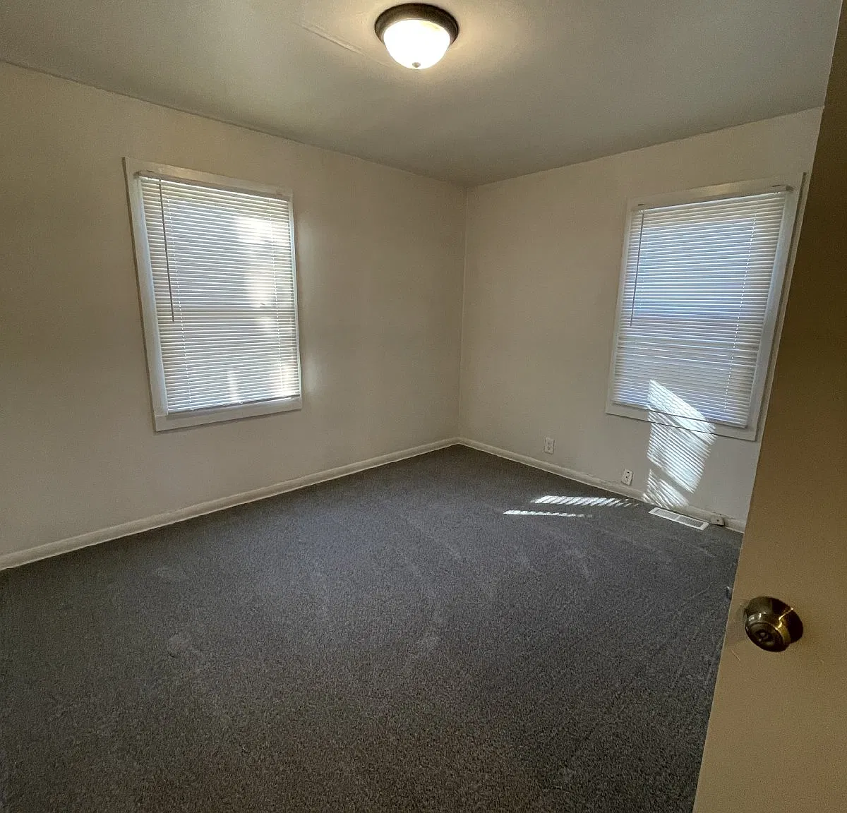 2 bed, 1.0 bath, 727 sqft, $850 — Photo 4