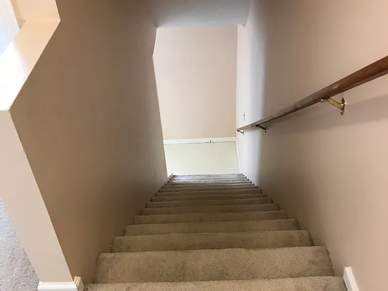 220 Pepperhill Dr — Photo 8