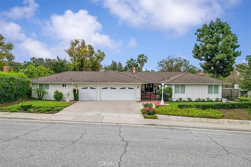 4 bed, 2055 sqft, $6,000 — Photo 1
