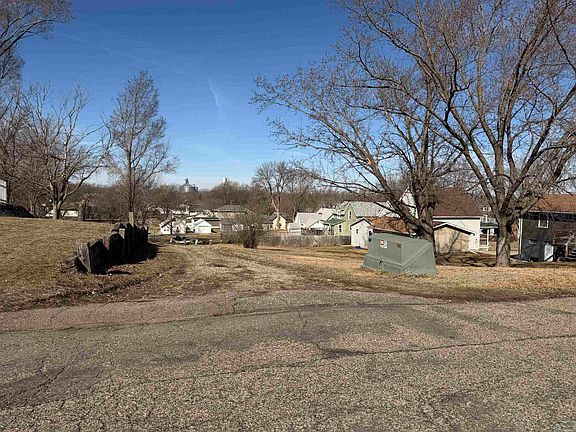 5th image of 750 Main St