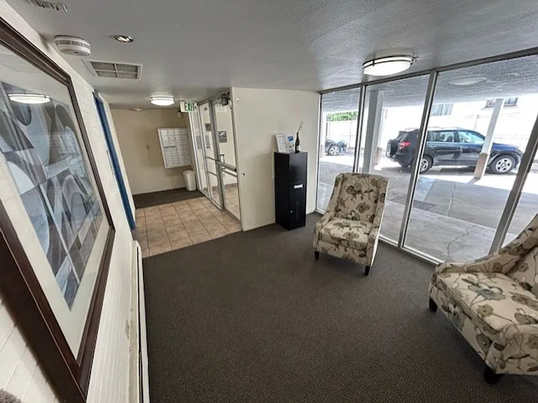 Executive Apartments — Photo 3