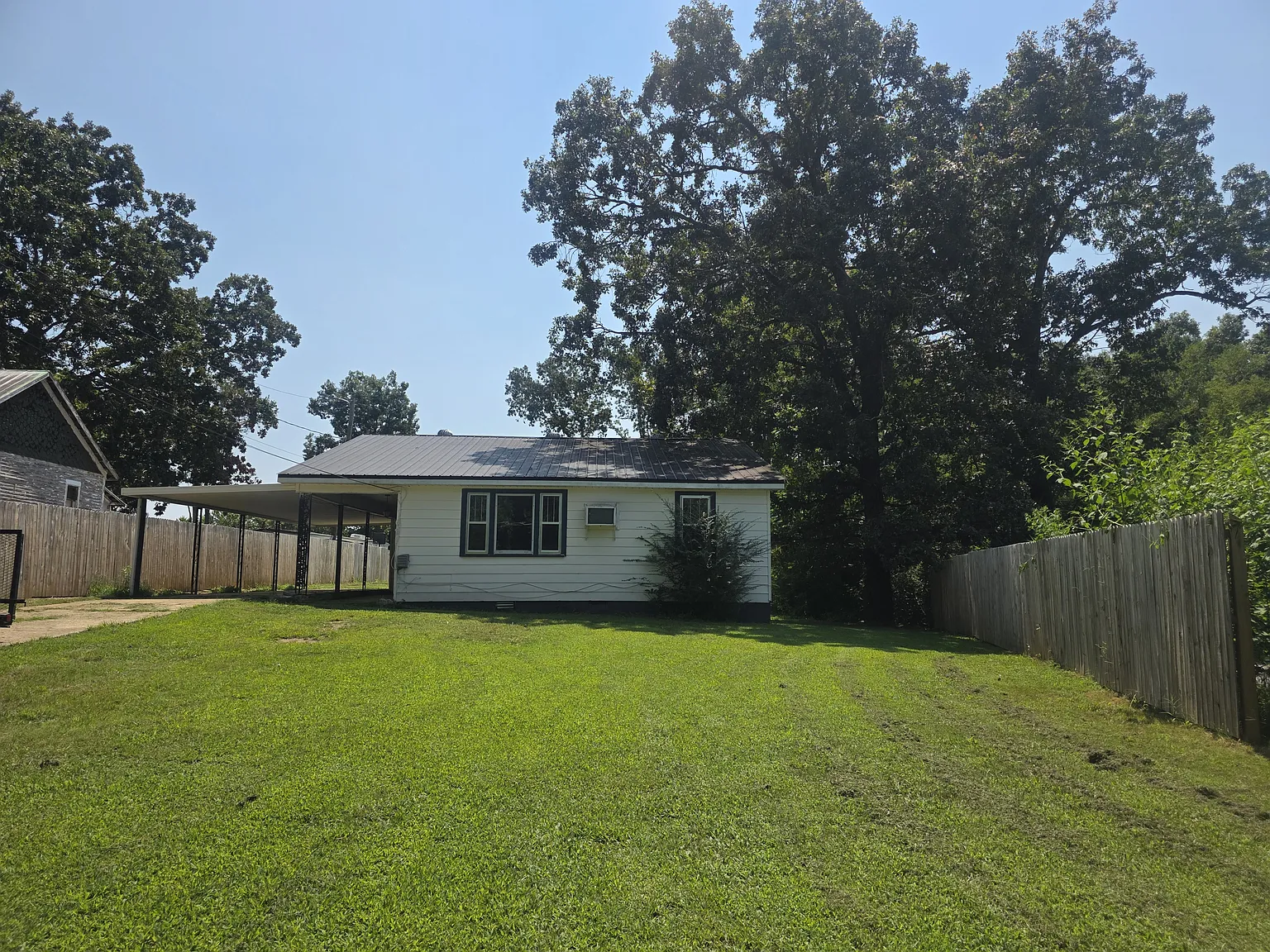 3 bed, 1100 sqft, $1,500 — Photo 1