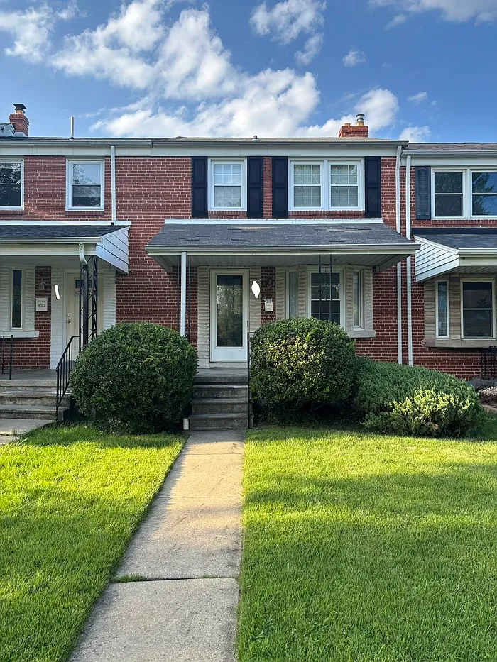 3 bed, 1.5 bath, $2,500 — Photo 1
