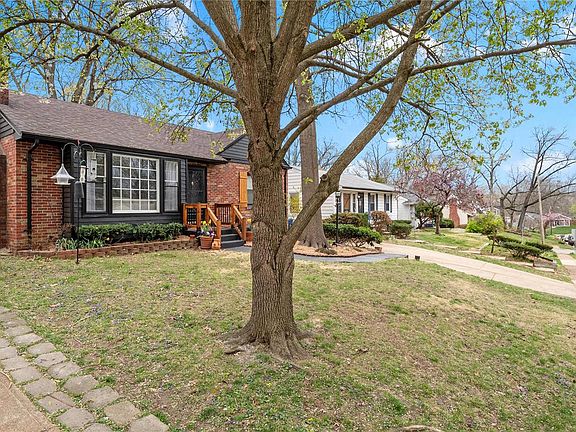 3rd image of 908 Woodbine Dr
