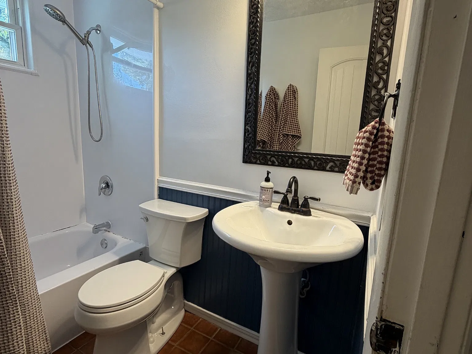 3 bed, 1.0 bath, 1022 sqft, $2,000 — Photo 4