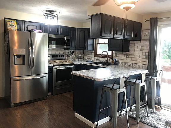 4th image of 100 Carol Court Dr