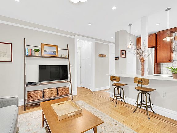 3rd image of 85 Barrow St #2E