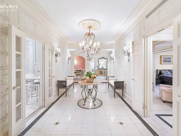 211 Central Park West image 2 of 12