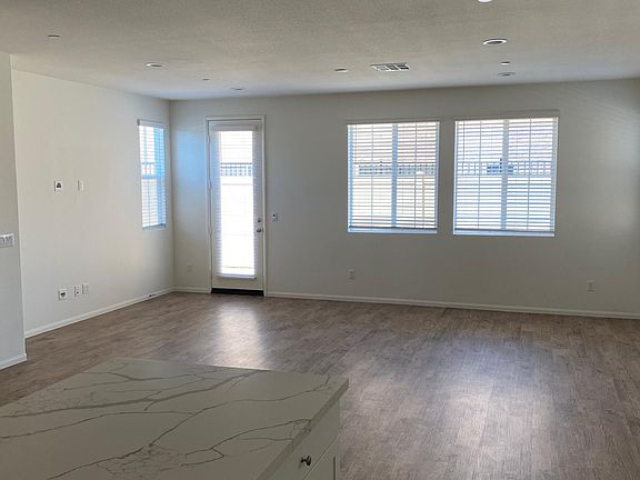 4th image of 201 Bay Laurel Ct