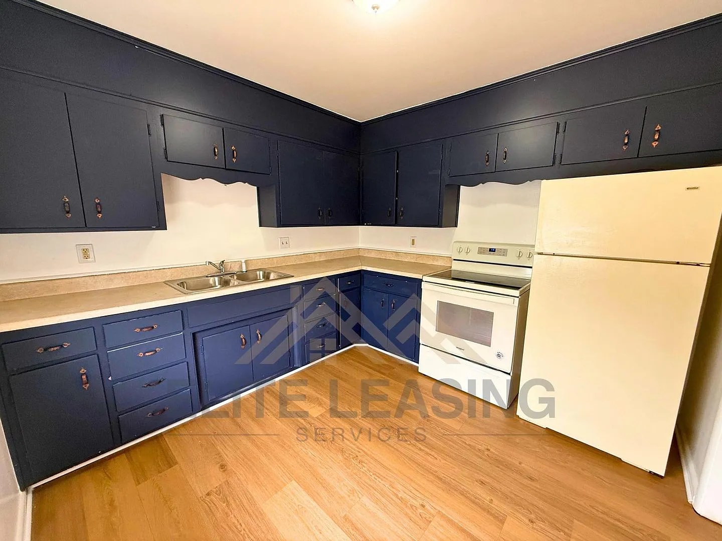 1175 SW Woodhull — Photo 2