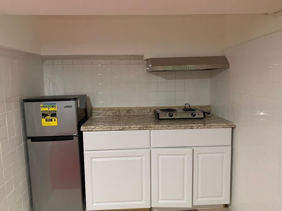 2nd image of 10624 97th St Floor Basement