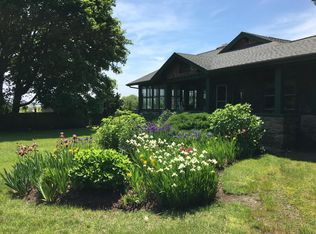 14 Wood Ave, Narragansett, RI 02882