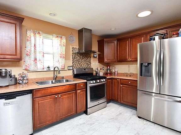 2nd image of 210 Bentwood Dr