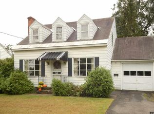 5 Miles Standish Rd, Schenectady, NY 12306