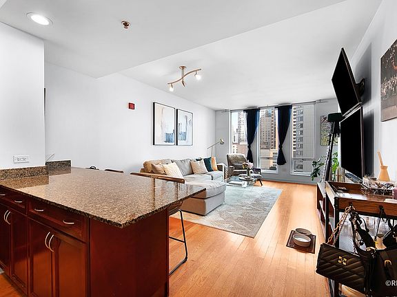 2nd image of 1250 S Michigan Ave APT 1003
