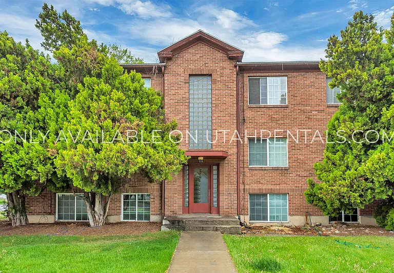511 N 100 W #8 — Photo 17