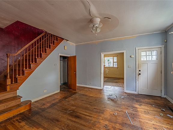 2nd image of 828 W Liberty St