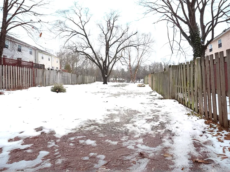 3104 Benton Square Dr — Photo 3