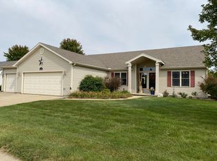 2504 Fieldcrest Dr, Urbana, IL 61802