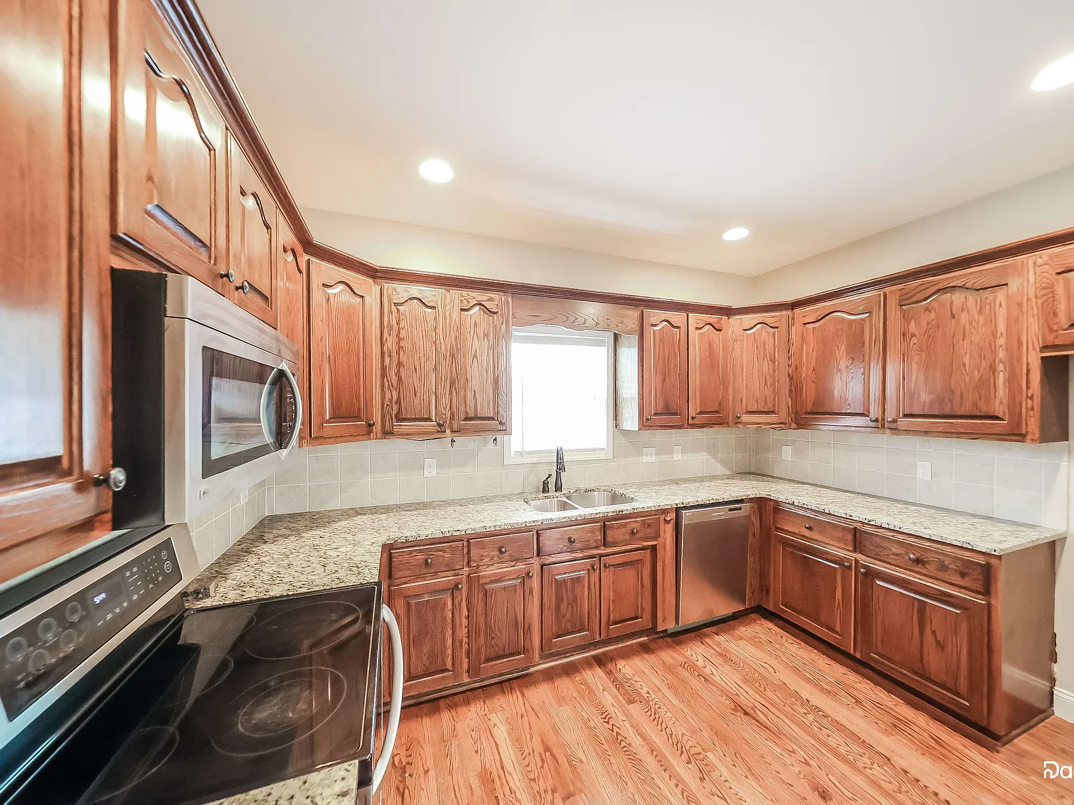 3 bed, 2.0 bath, 1748 sqft, $1,835 — Photo 3