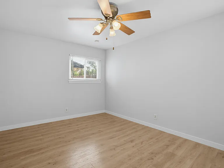8315 Castlecreek Dr — Photo 18