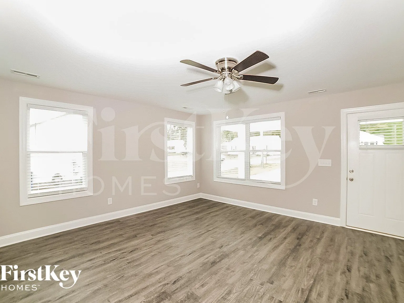 3 bed, 2.0 bath, 1331 sqft, $1,910 — Photo 3