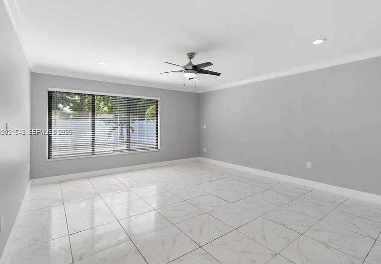 913 SW 49th Ave — Photo 10