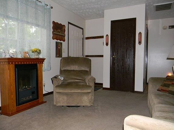 4th image of 1405 N Nixon Dr