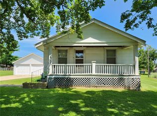 517 E Douglas St, Knoxville, IA 50138