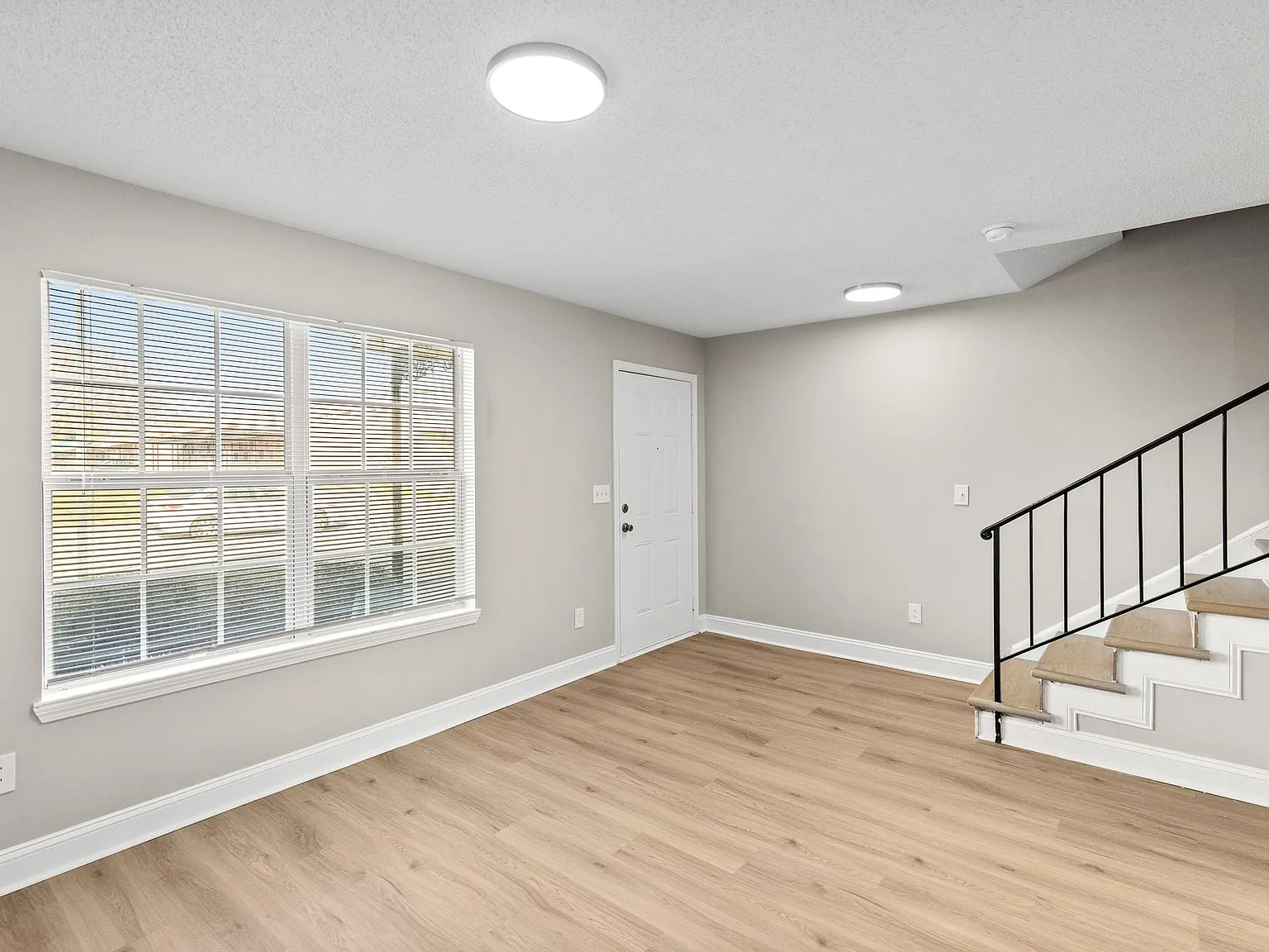 Addison Way — Photo 4