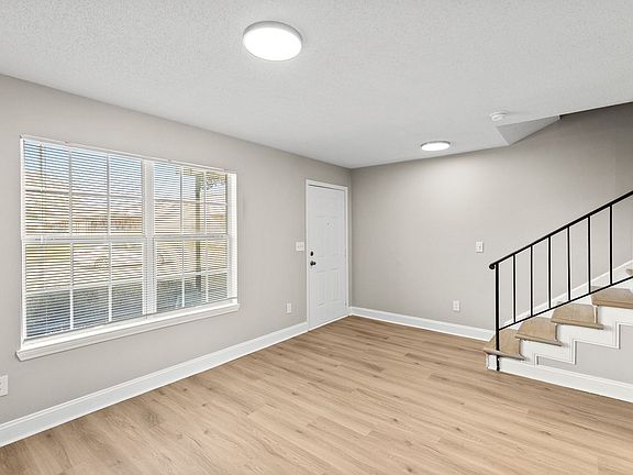 4th image of 1300 Cloverdale Rd #3aeb802d3