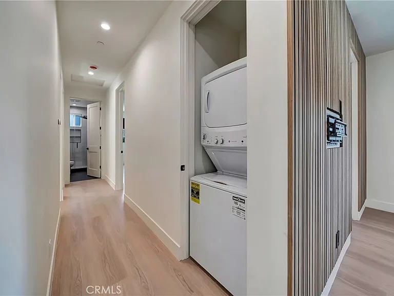 19145 Keswick St — Photo 39