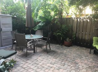 225 City View Dr, Fort Lauderdale, FL 33311