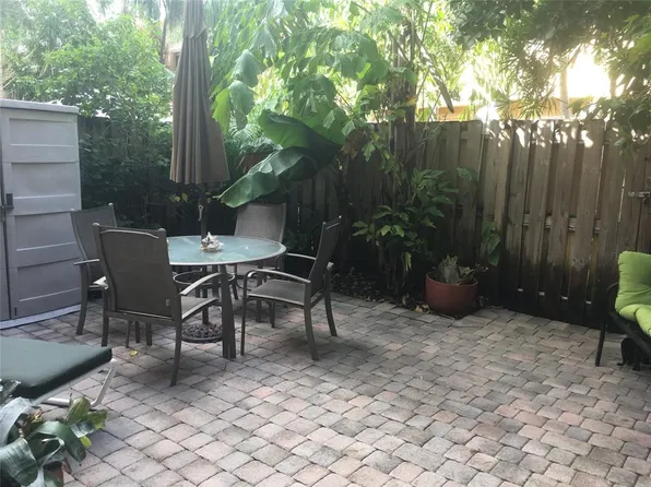 225 City View Dr, Fort Lauderdale, FL 33311